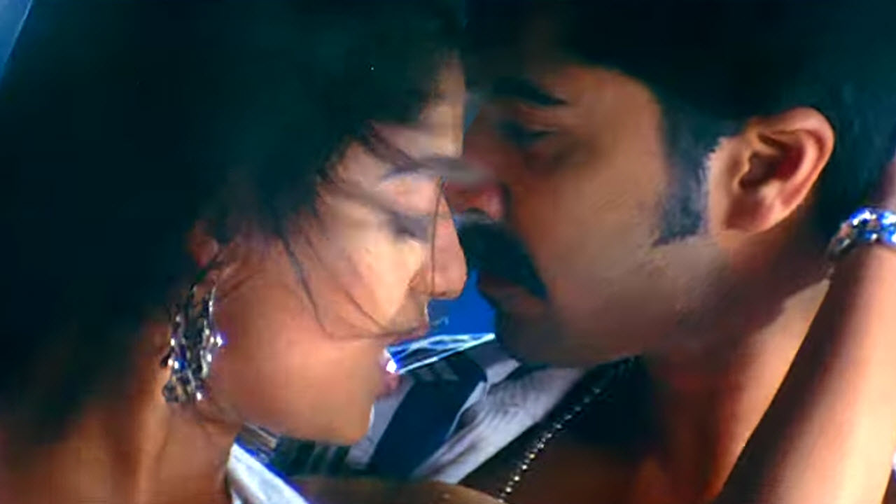 Vallava Ennai Vellava Lyrics in Tamil