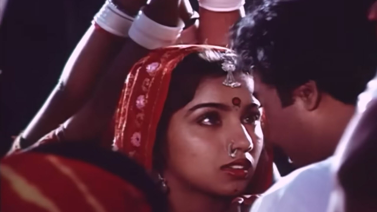 Chinna Chinna Vanna Kuyil Lyrics in Tamil