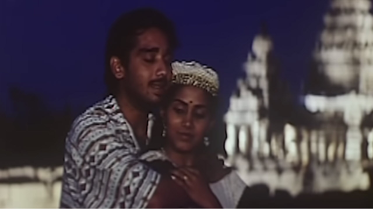 En Mel Vizhundha Lyrics in Tamil