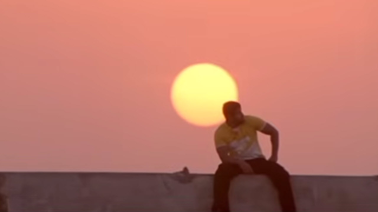 Oru Mugamo Lyrics in Tamil