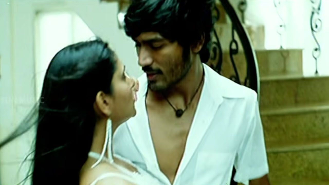Neeye Sol Lyrics in Tamil